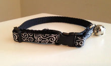 Load image into Gallery viewer, Black and White Swirl Cat Collar