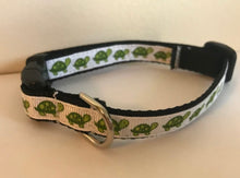 Load image into Gallery viewer, Small 1/2 Inch White and Green Turtles Leash and Collar Set