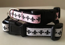 Load image into Gallery viewer, 1/2 inch Small Fleur De Lis Collar in Black and White or Black and Pink
