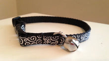 Load image into Gallery viewer, Black and White Swirl Cat Collar
