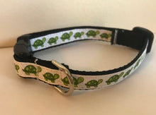 Load image into Gallery viewer, Small 1/2 Inch White and Green Turtles Leash and Collar Set
