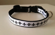 Load image into Gallery viewer, 1/2 inch Small Fleur De Lis Collar in Black and White or Black and Pink
